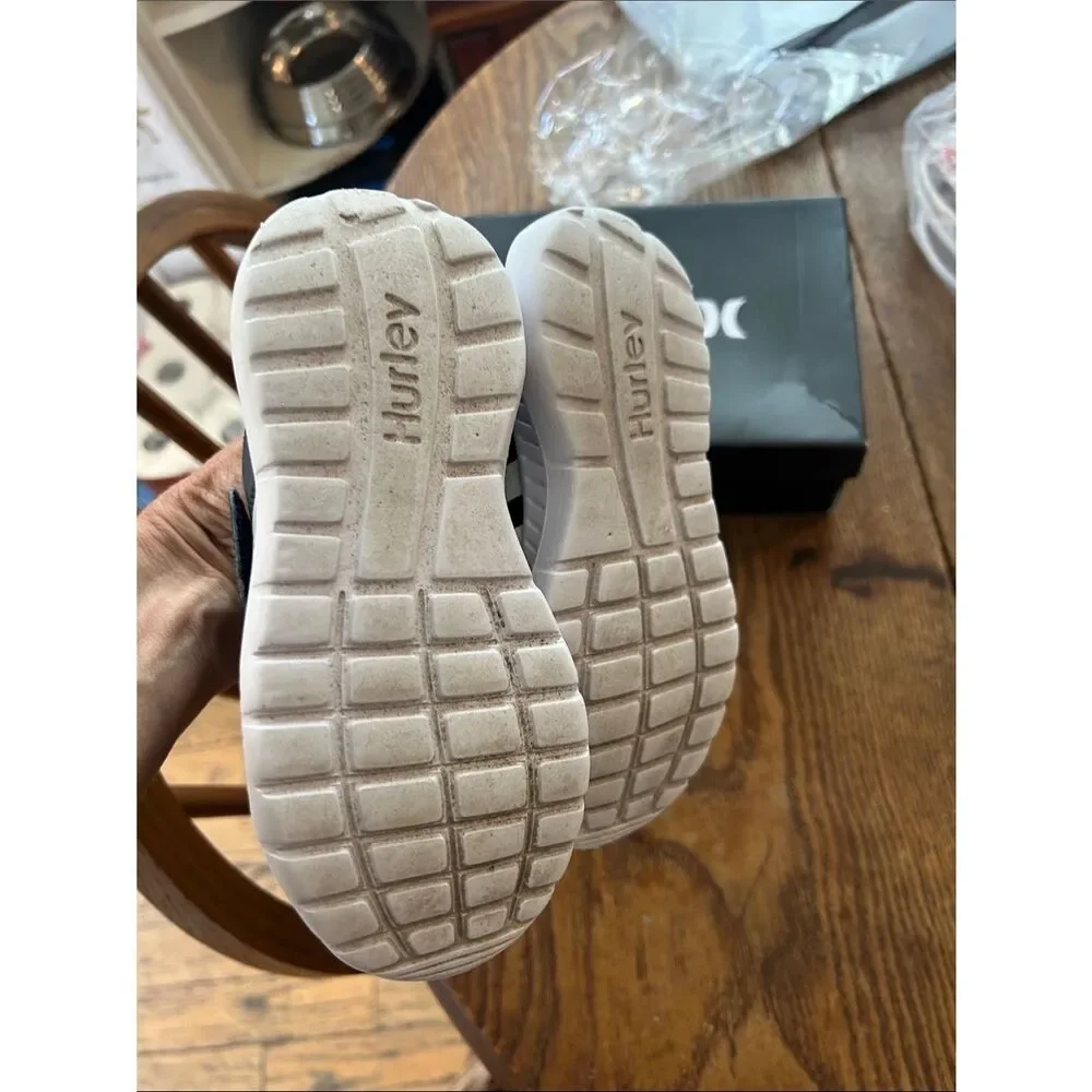 Hurley Deep Navy ⚓️ and White Kids Mesh Hook-and-Loop Sneakers in box 📦